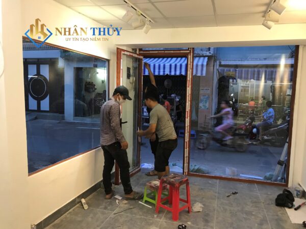 lứp cửa kính cường lực