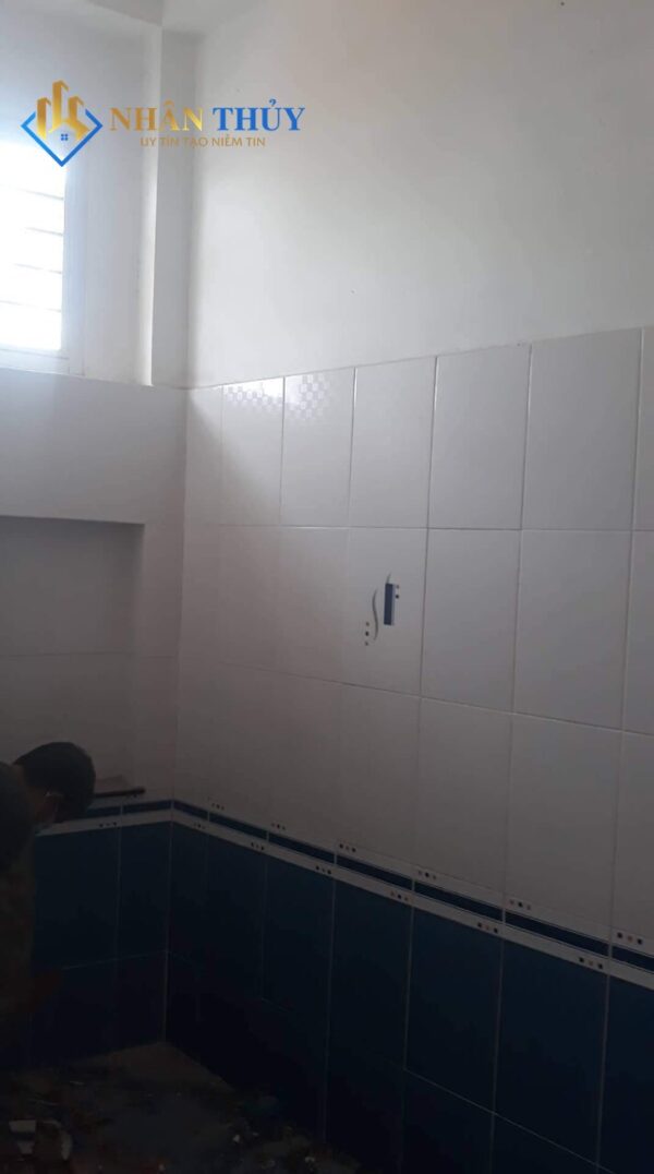 ốp gạch nền nhà vệ sinh