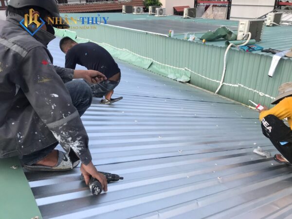 công trình chống dột mái tôn quận 2