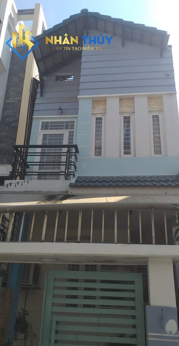 chống thấm sân thượng nhà anh tùng