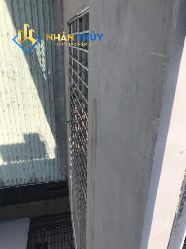 chông-tham-tuong-phia-sau