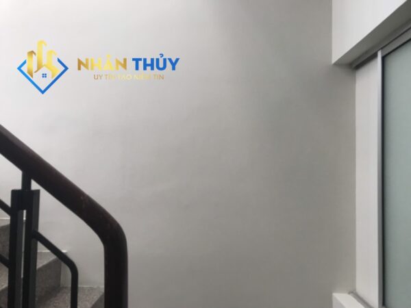 sơn tường cầu thang