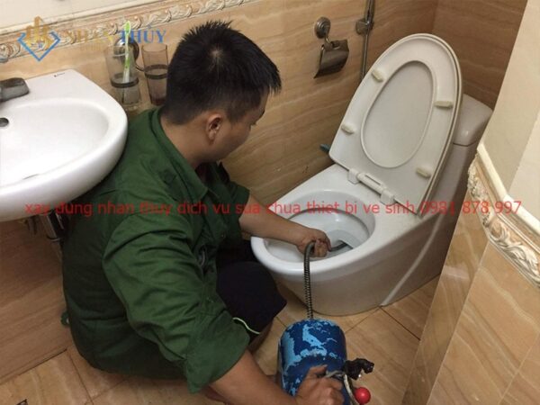 thông tắc bồn cầu hcm